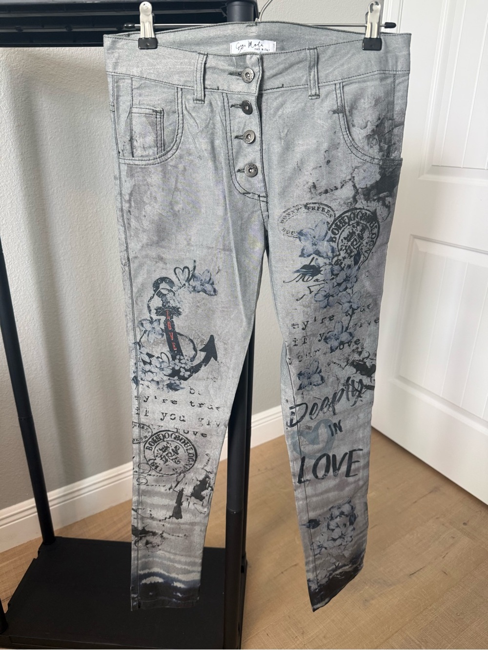 Women's Gray Skinny Graphic Jeans with Anchor Print